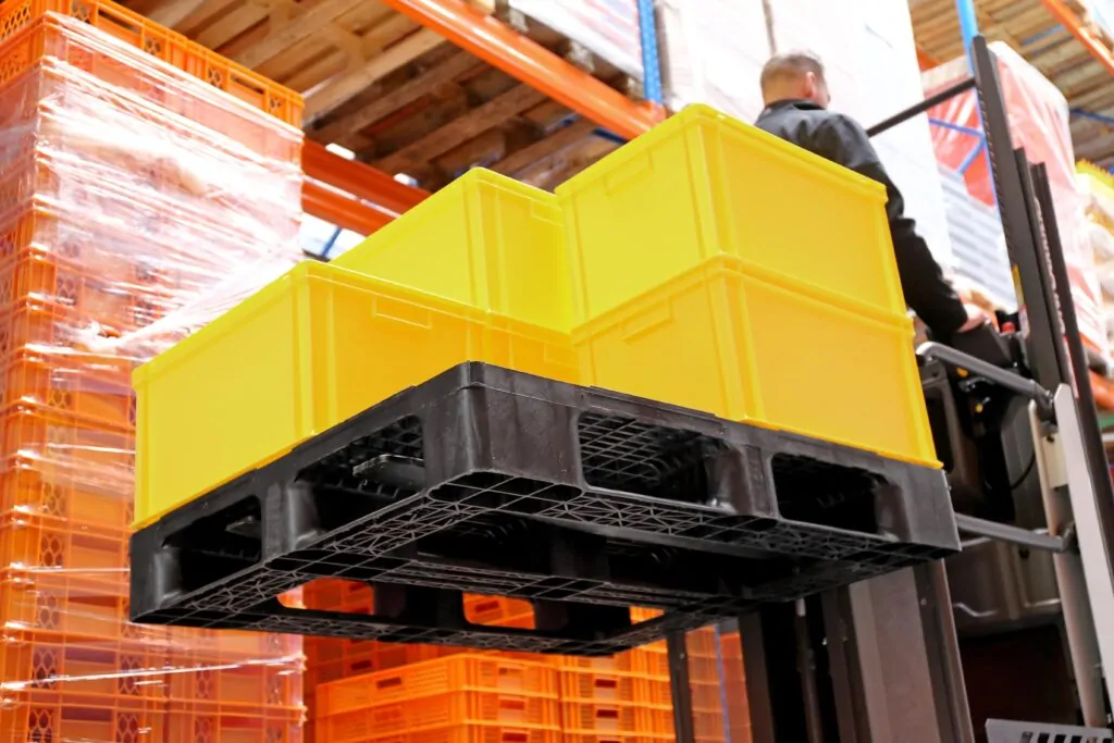 Euroboxen auf einer Europalette