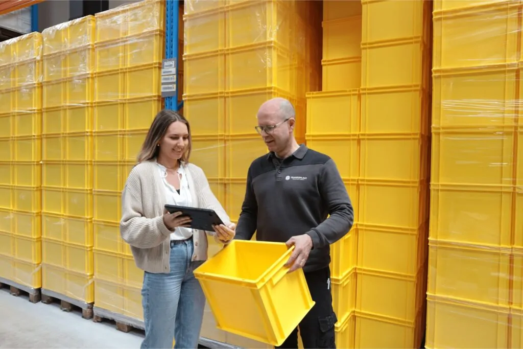 Euroboxen im Lager bei Transoplast